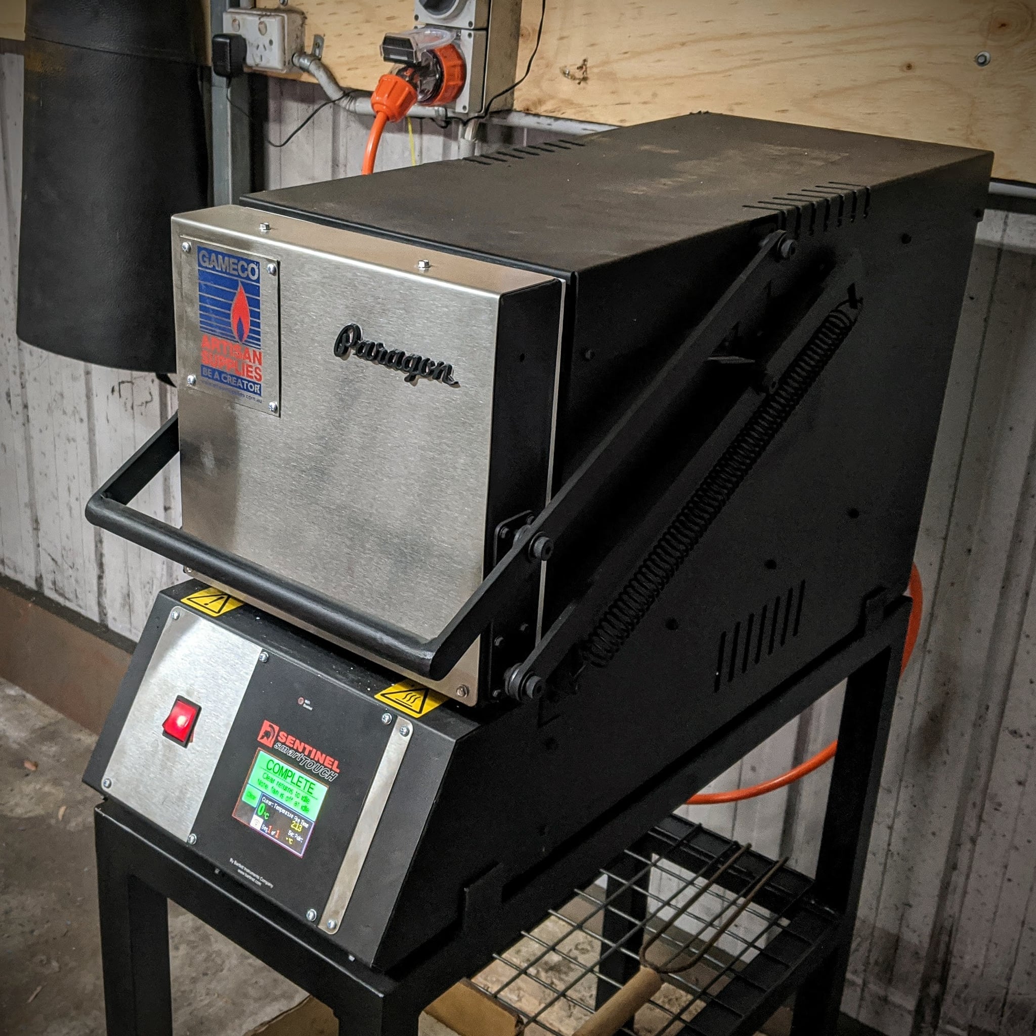 KM18T Pro 3 Zone Paragon heat treating furnace